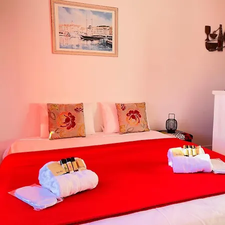 Cap Raphael Yourhosthelper *