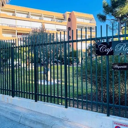 Cap Raphael Yourhosthelper * Saint-Raphael (Var)