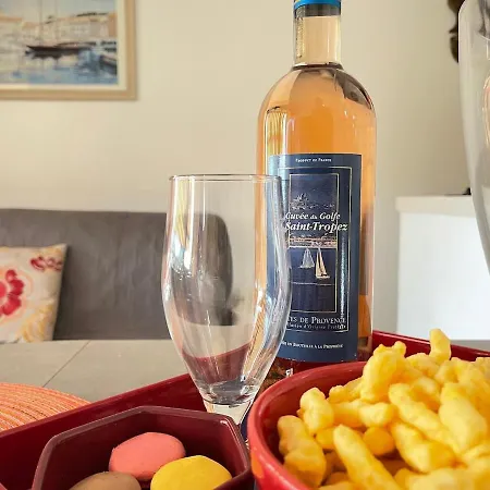 Cap Raphael Yourhosthelper