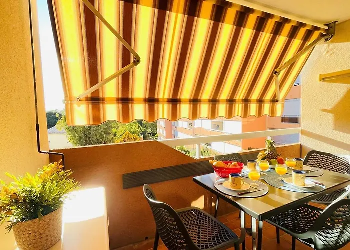 Cap Raphael Yourhosthelper *