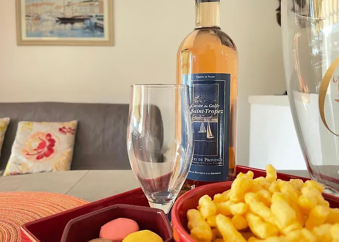 Cap Raphael Yourhosthelper